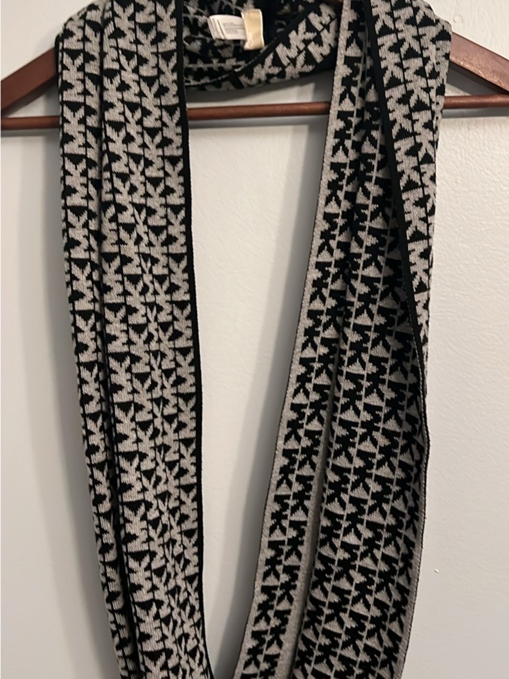 MICHAEL Michael Kors Black and White Houndstooth Knit Scarf